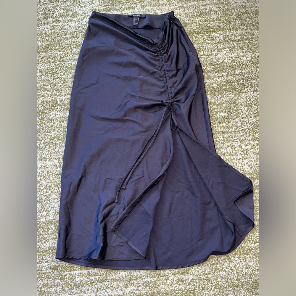 Black Forever21 Mid Length Skirt Size M